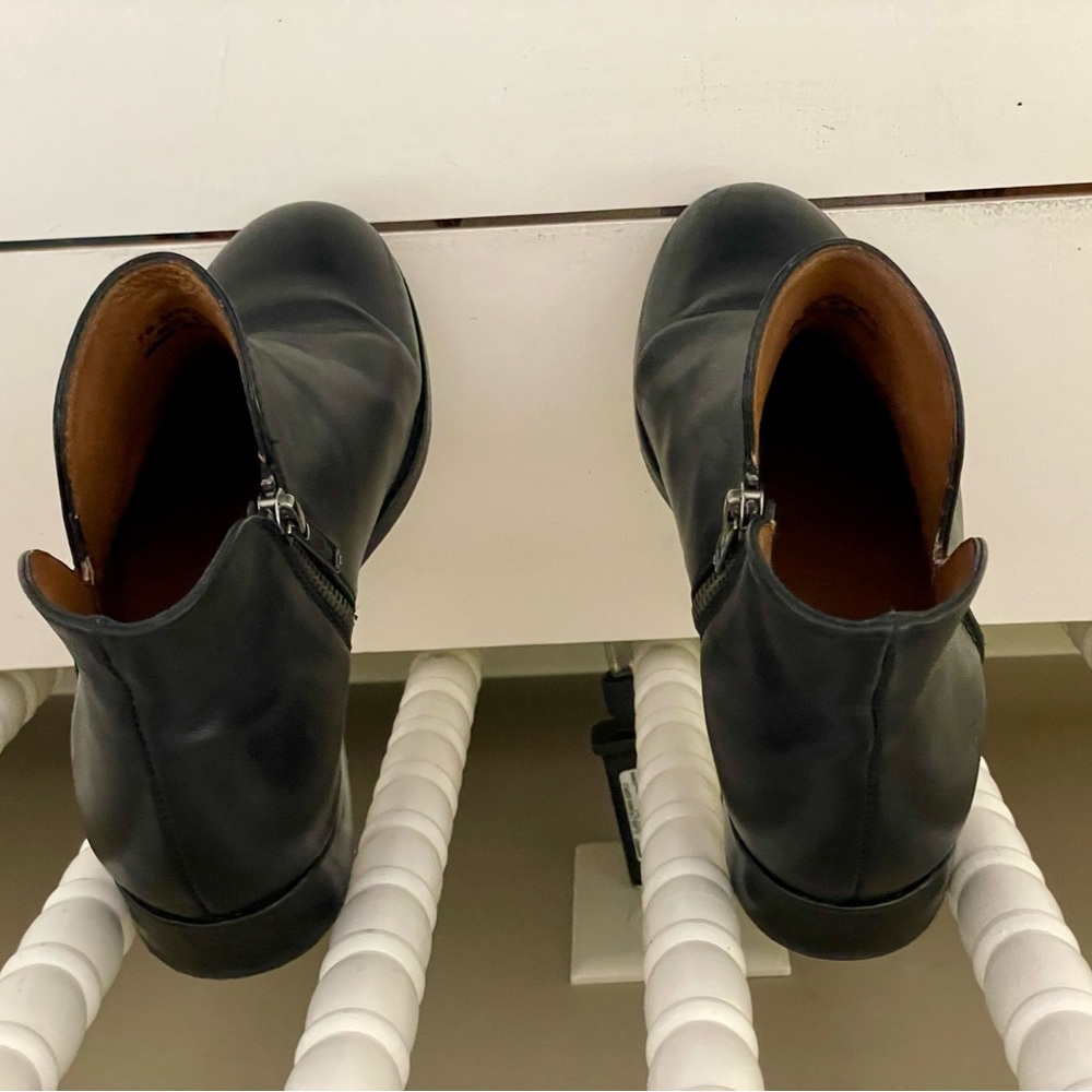 Frye - Picture 4 of 8